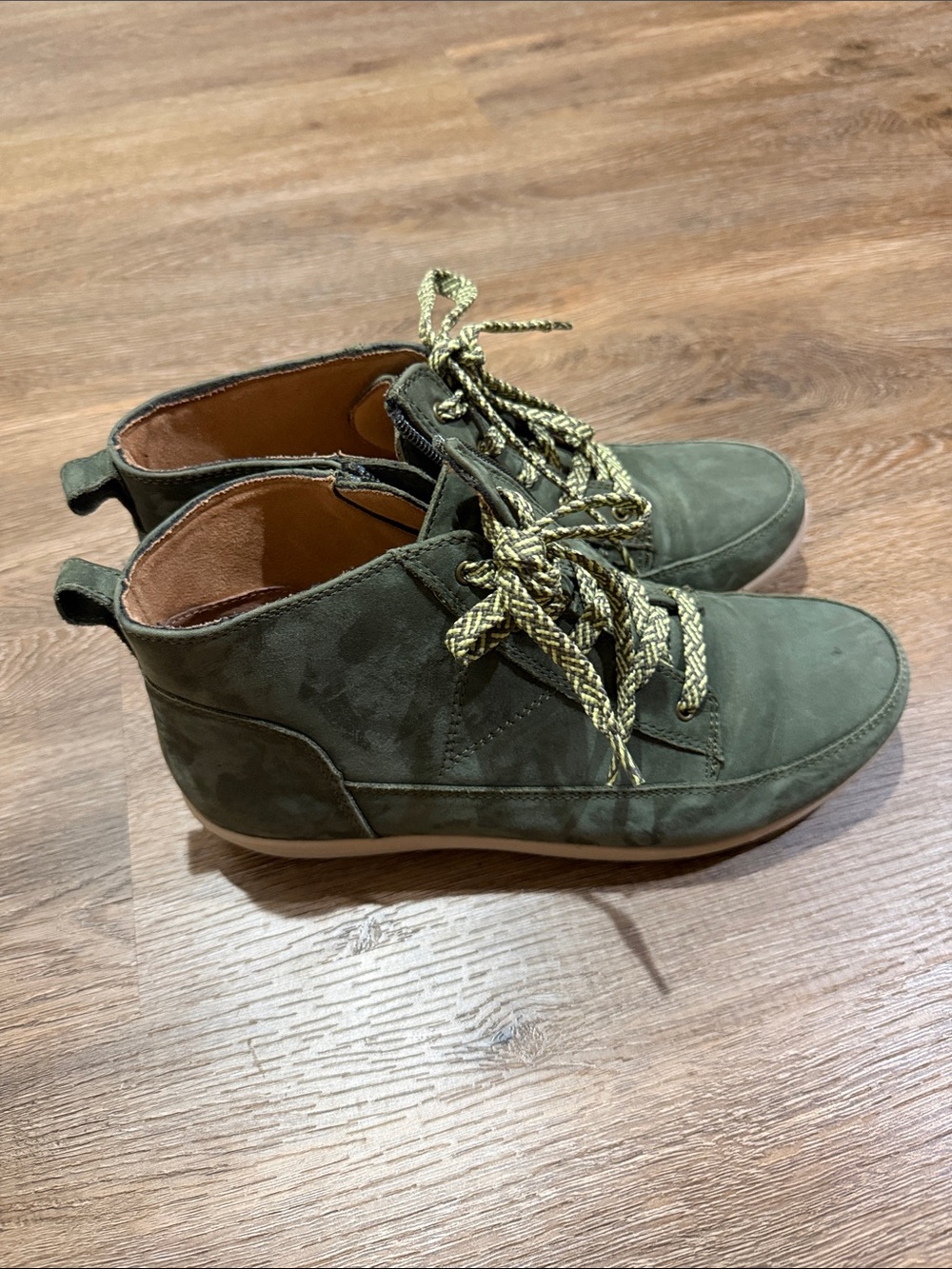 Vionic Magnolia Shawna Short Boot in Olive Green w/ Zip Side Closure - 8.5 WIDE - Picture 2 of 12